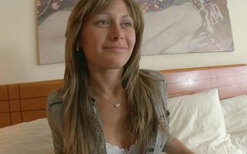 Scaricamento Nika lo implora di farle una creampie sul culo