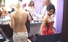 Regarde maintenant - Another clip from behind the scenes at a porn set with interviews and sex