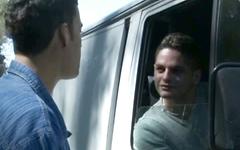 Regarde maintenant - Hairy jock gets an interracial threesome in the back of a van