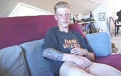 Jetzt beobachten - Horny frat dude with big balls plays with a dildo and jacks his hairy rod