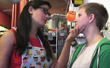 Downloaden Penny barber and alani pi are milfs who met in the kitchen
