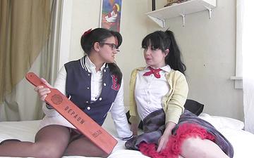 Scaricamento Penny barber gets fucked by siouxsie q. with her strapon