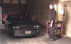Guarda ora - Skinny skater twink and older dude flip flop fuck in auto repair facility