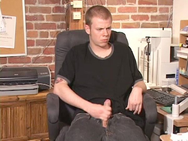 Two jocks get horny and fuck in bed