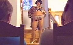 Jetzt beobachten - Three big black beauties with big tits and booties give a strip tease