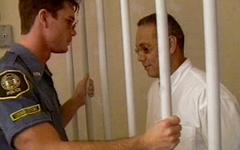 Ver ahora - Prison warden gets a blowjob from an older inmate in his cell