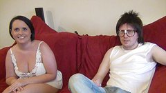 Ver ahora - Curvy brunette with big tits and a round ass gets fucked by a nerdy dude