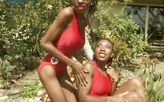 Kijk nu - Sexy ebony lifeguards bronze and diana devoe go at it with strapons.