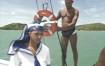 Herunterladen Two sailors rim and spitroast tan passenger's hungry holes on sunny yacht