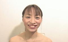 Kijk nu - Asian girl gets her pussy shaved.