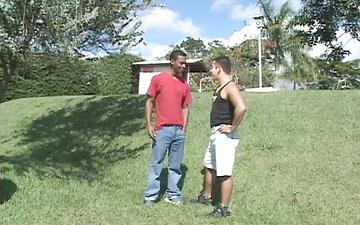 Descargar Latino hunk gets fucked by a big black cock in the grass