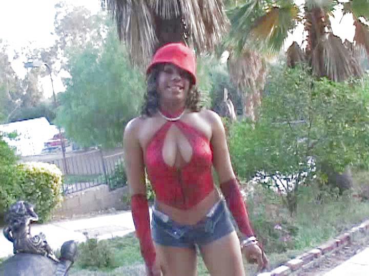 Hood slut Avalon makes her butt bounce as she rides a dick