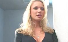 Ver ahora - Busty blonde babe briana banks deepthroats cock and gets slammed on desk