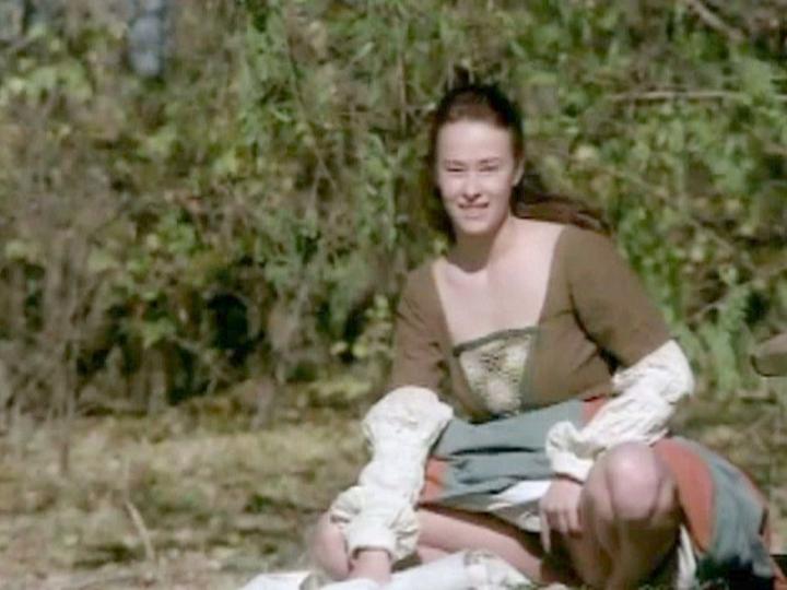Curvy Medieval peasant woman gets fucked up the ass outside