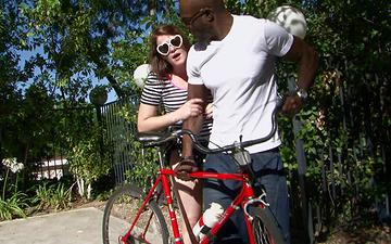 Download Ariel stoman prefers huge black dicks