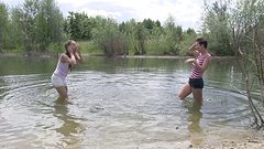 Jetzt beobachten - Horny lesbian girlfriends fuck on beach