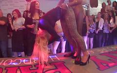 Guarda ora - Hungry housewives have fun with male strippers