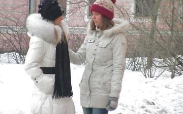 Descargar Mary and louise spend a snowy night in boston making each other cum