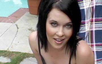 Downloaden Slutty brunette gets her asshole used up by a big thick dick