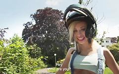 Kijk nu - Chessie kay doesn't care what the neighbors think