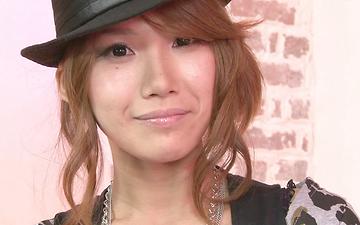 Downloaden Akiho nishimura is a beautiful japanese redhead and model