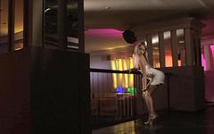 Regarde maintenant - Aleska diamond gets railed upstairs