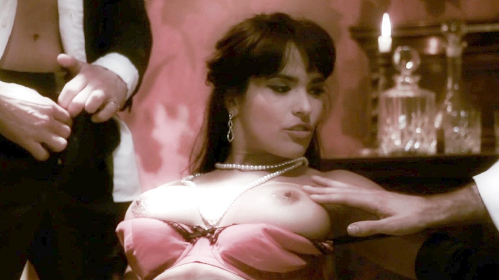 Valery Summer Is a Retro Girl Who Takes Two Cocks at Once