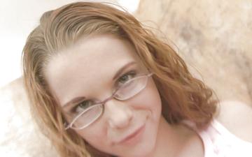 Scaricamento Tabitha goes at it with her orange vibrator