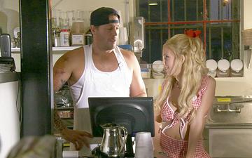 Scaricamento Hillary scott gets rammed by her secret wrestler boyfriend
