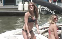 Kijk nu - Spring break coeds go topless on a boat 