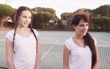 Descargar Bella beretta and abril gerald are horny tennis players