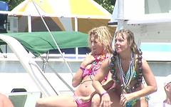 Clarissa gets fingered while her friends have fun in the water - movie 6 - 7