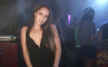 Descargar Party girl loves fucking in the club