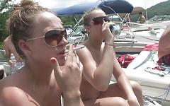 Kijk nu - Topless coeds have some fun in the sun on a boat