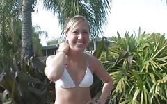 Jetzt beobachten - Brunette and blonde coeds get naked and play outdoors