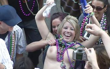 Download Charlotte tries out mardi gras