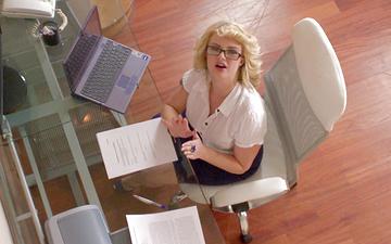 Download Bonnie rose is the new office fuck doll