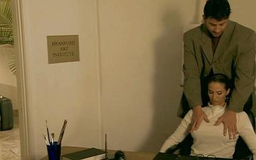 Descargar Sondra hall is close with her boss