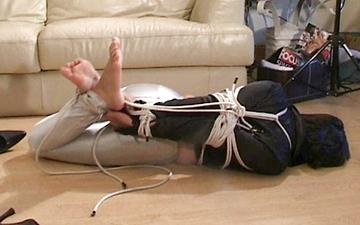 Scaricamento Naughty rashir wears high heels and is bound with rope