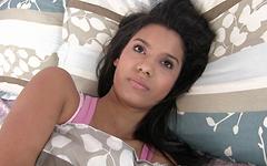 Karmen Bella is een Latina tiener die hunkert naar de creampie van haar stiefvader - movie 3 - 2