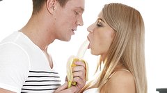 Kijk nu - Tequila girl uses fruit to seduce man into steamy sex and creampie