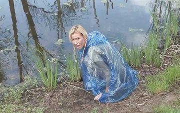 Downloaden Tori gets double stuffed and dp by masked men when she gets lost