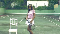 Guarda ora - Hannah hunter pummels her pussy and ass with tennis racket 