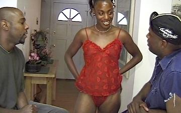 Descargar Chastity is a black whore who enjoys some black dicks