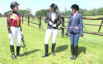 Scaricamento Marina visconti gets glam lezzie training in the arena 
