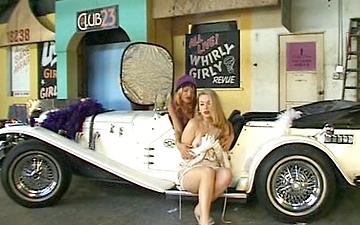 Descargar Ava vincent y veronica caine practican sexo en un coche antiguo