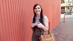 Guarda ora - La teenager bruna haven rae si fa allargare e trapanare la sua fighetta rosa