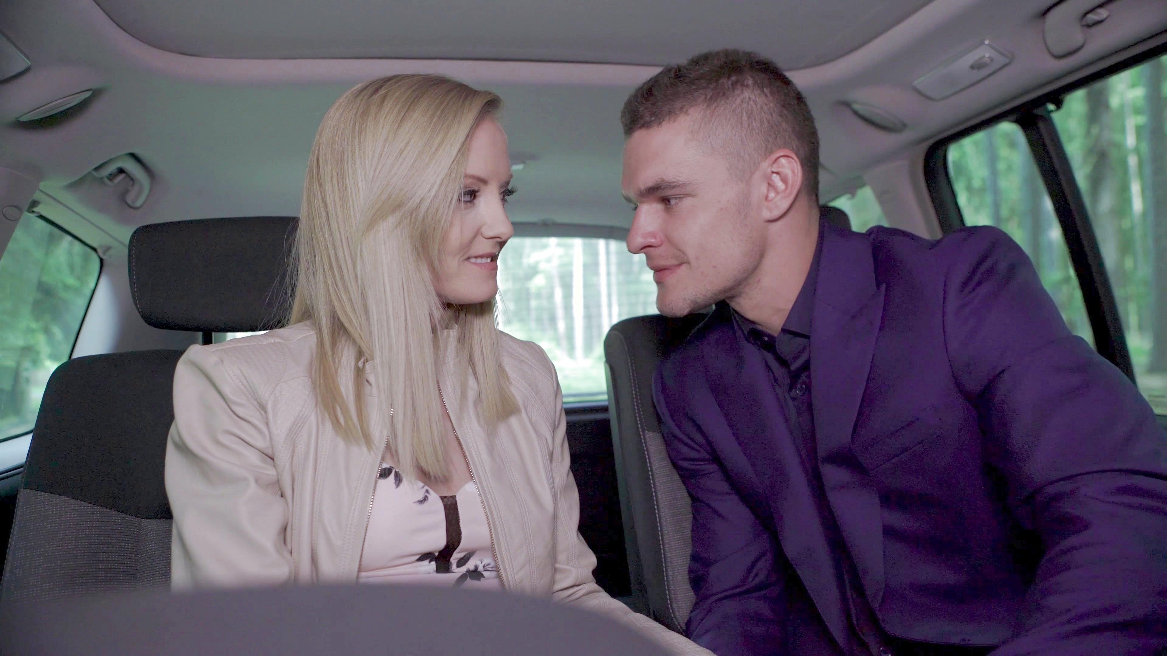 Blonde Realtor Sicilia Breaks In Each New Room Banging For Glamkore