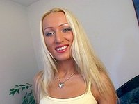 Jetzt beobachten - Diana doll makes her first porno and fucks the biggest cock she's ever seen