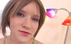 Regarde maintenant - Faith daniels goes lips to balls as she is throated